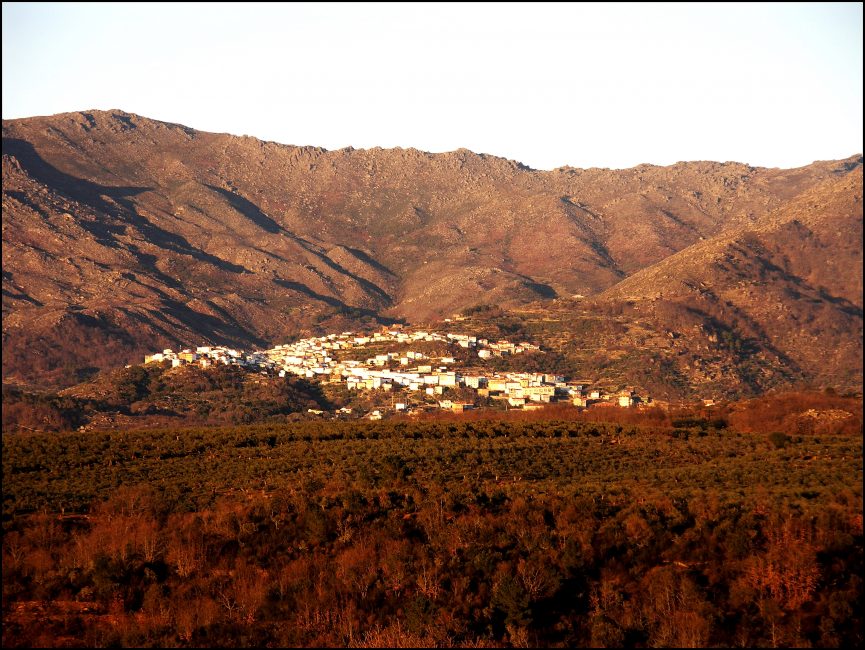 Eljas Pueblo de la Sierra de Gata, vista desde la finca