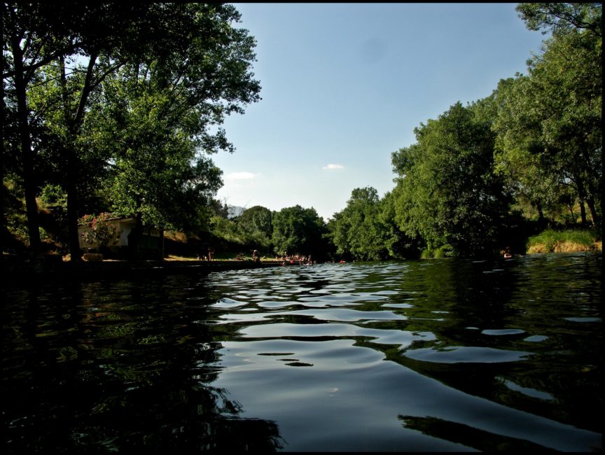 piscina natural hoyos
